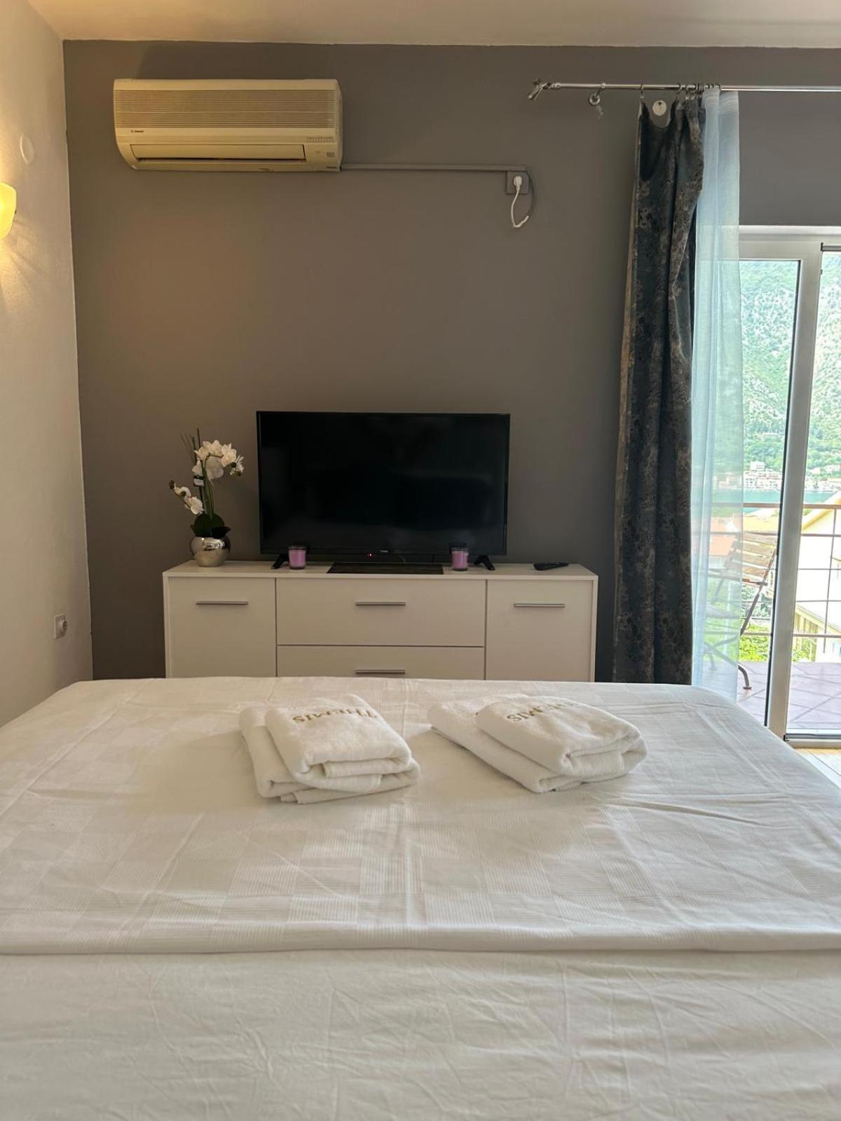 Themis Hotel