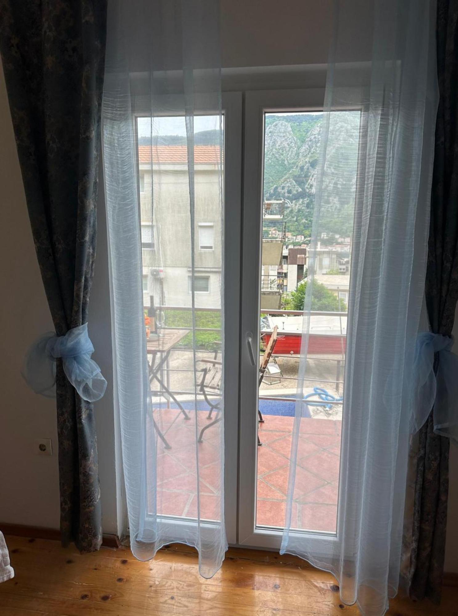 Themis Hotel *